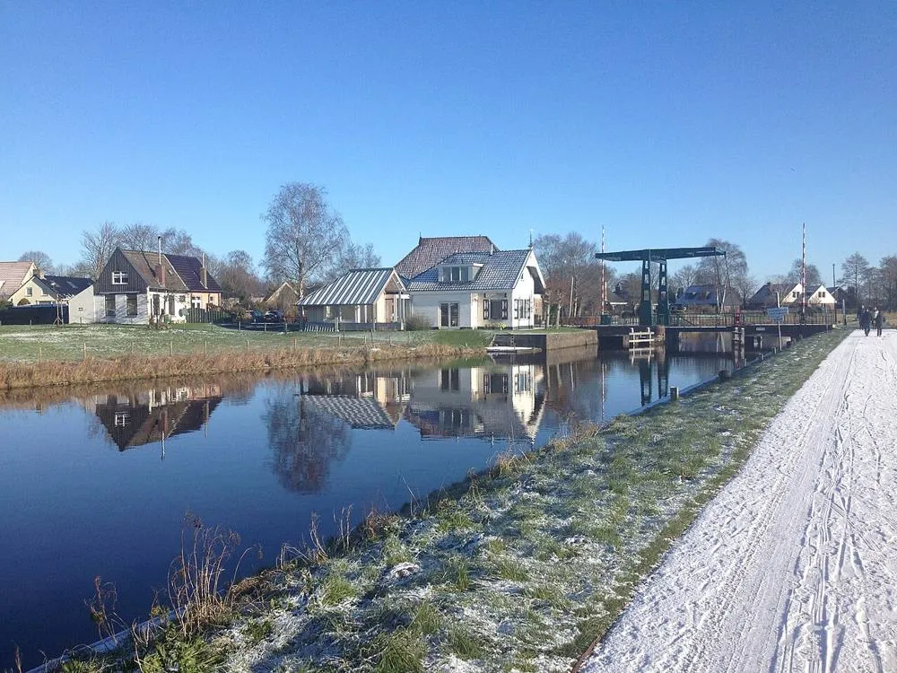 Mildam: Mildam, brug en brugwachtershuis aan de Tjonger